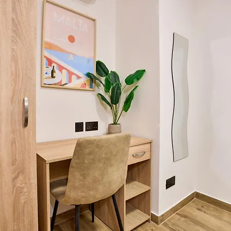 Lotusescape Modern Apartment, 7 Minutes Walk To Promenade St Pauls Bay Apartment