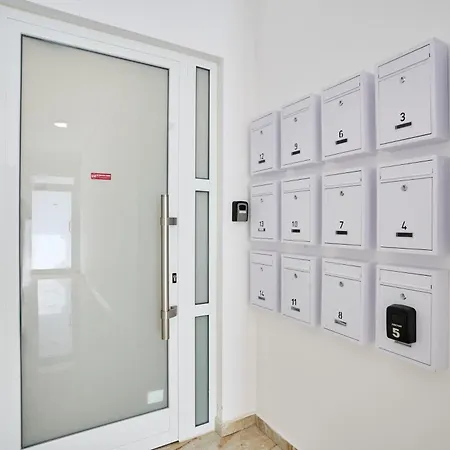 شقة Lotusescape Modern Apartment, 7 Minutes Walk To Promenade St Pauls Bay