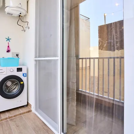 Lotusescape Modern Apartment, 7 Minutes Walk To Promenade St Pauls Bay *