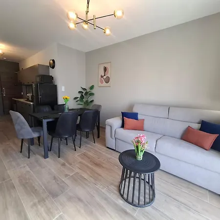 Lotusescape Modern Apartment, 7 Minutes Walk To Promenade St Pauls Bay Daire St. Paul's Bay