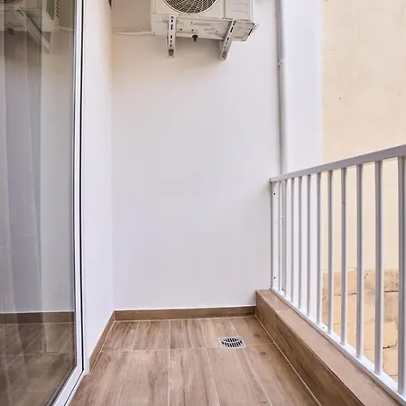 Daire Lotusescape Modern Apartment, 7 Minutes Walk To Promenade St Pauls Bay *