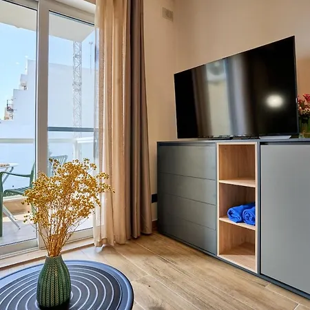 Lotusescape Modern Apartment, 7 Minutes Walk To Promenade St Pauls Bay Daire *