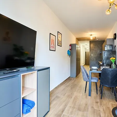 Lotusescape Modern Apartment, 7 Minutes Walk To Promenade St Pauls Bay 아파트