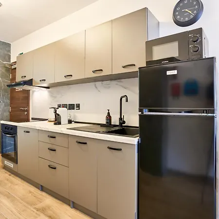 Lotusescape Modern Apartment, 7 Minutes Walk To Promenade St Pauls Bay 아파트 *