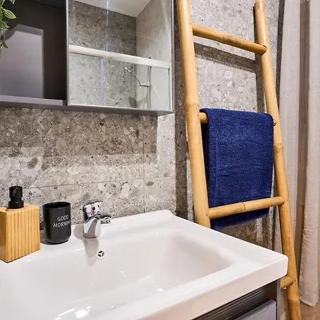 Lotusescape Modern Apartment, 7 Minutes Walk To Promenade St Pauls Bay 세인트폴스베이