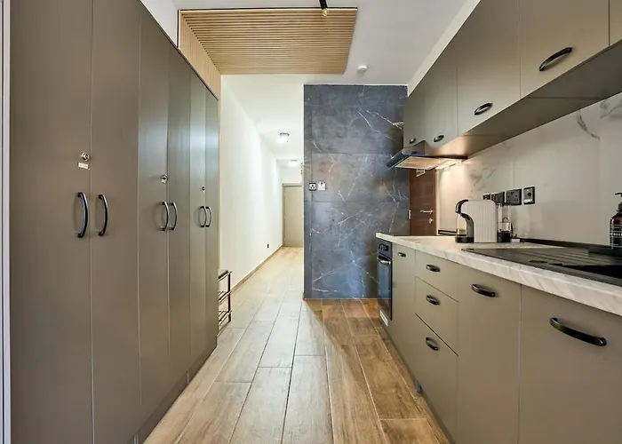 Lotusescape Modern Apartment, 7 Minutes Walk To Promenade St Pauls Bay * St. Paul's Bay